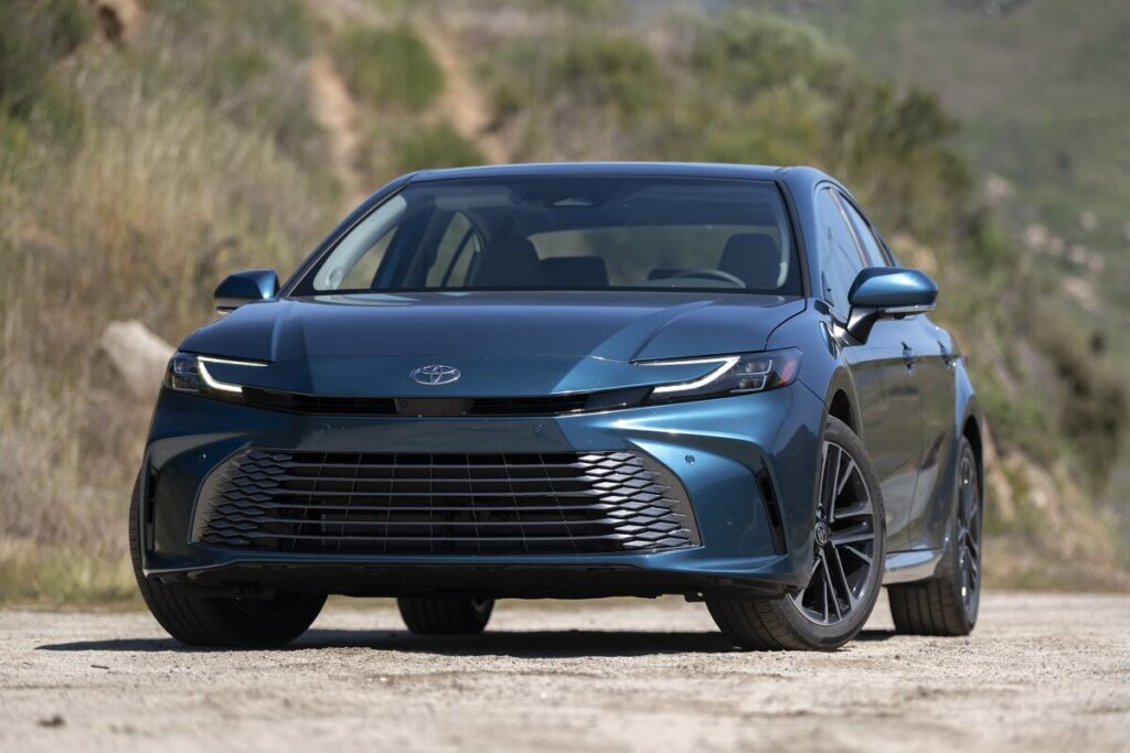 Hybrid Cars : Toyota Camry.
